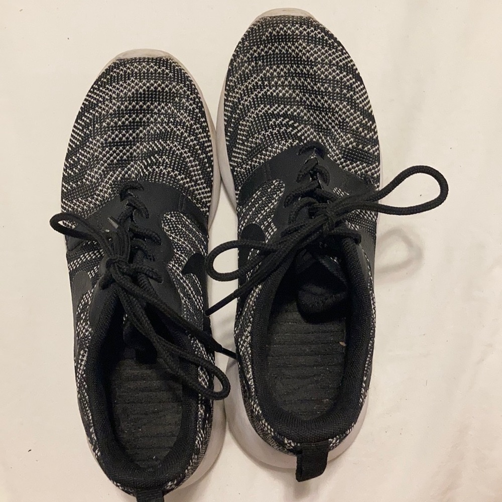 Nike tennis shoes